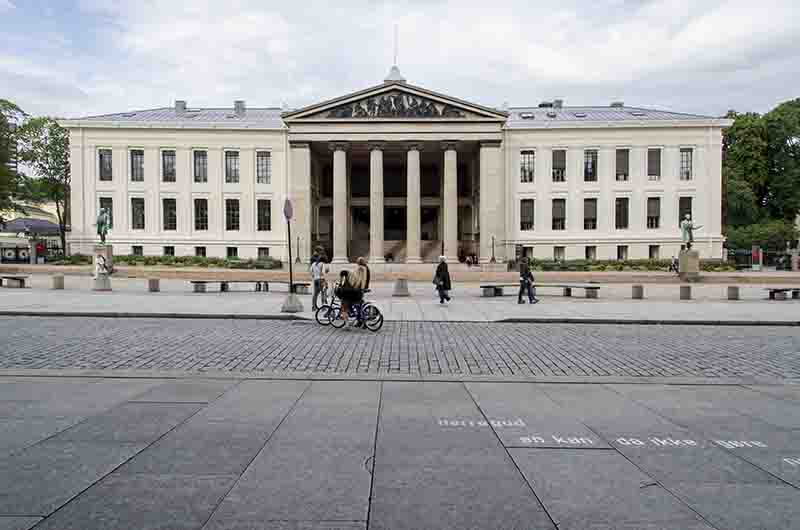 Noruega - Oslo 101 - Universidad.jpg